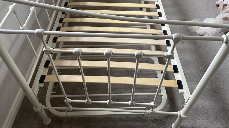 Elegant cream single day bed with extra camp bed 