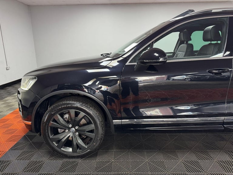 2015 Volkswagen Touareg 3.0 TDI V6 BlueMotion Tech R-Line Tiptronic 4WD Euro 6 (s/s) 5dr ESTATE D...