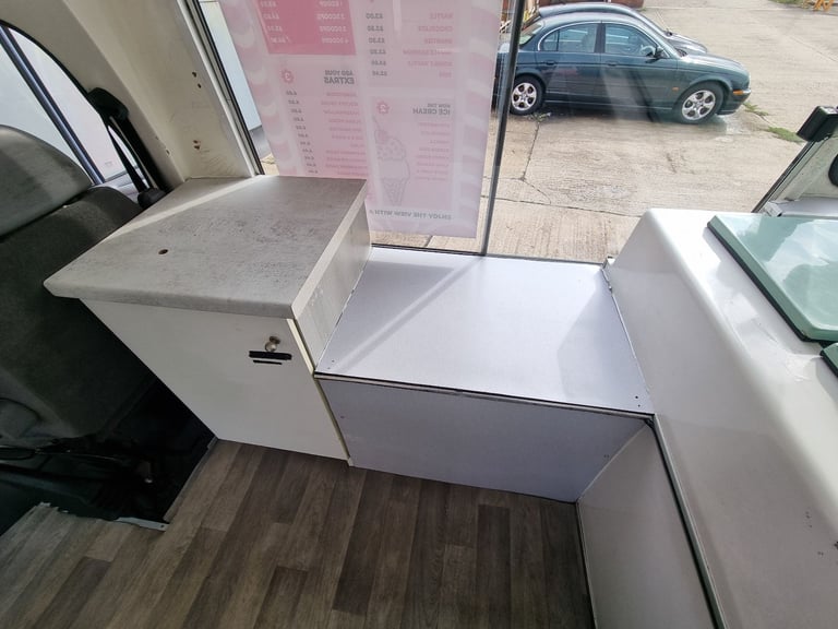 Ford, TRANSIT 100 SWB, Panel Van, 2000, 2496 (cc)