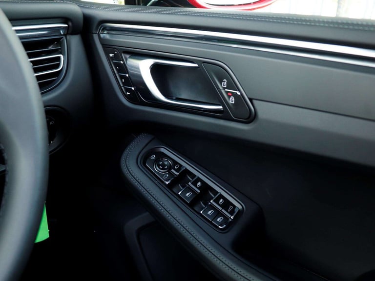2025 Porsche Macan 5dr PDK ESTATE PETROL Automatic