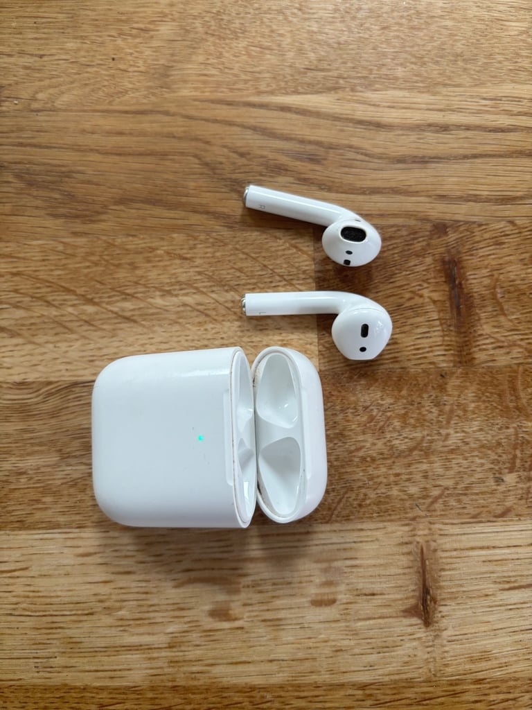 Airpods 2nd Generation (perfect condition)