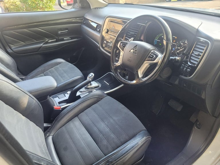  Mitsubishi Outlander 2.0h 12kWh GX3h CVT 4WD Euro 6 (s/s) 5dr Petrol/Electric Hybrid Automatic