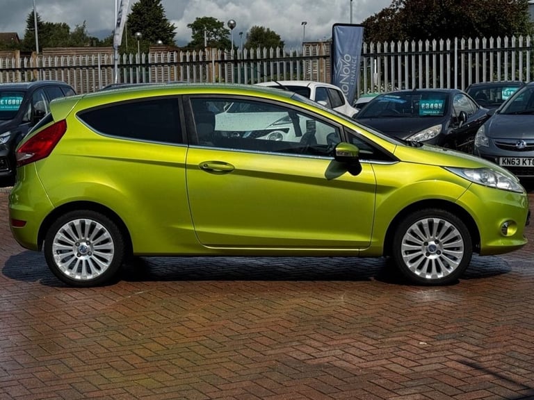 2009 Ford Fiesta 1.6 TDCi Titanium Hatchback 3 Door Squeeze Metallic Diesel Manual (110 g/km Hatc...