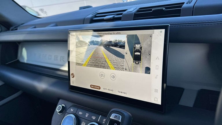 2024 Land Rover Defender 3.0 D300 X-Dynamic HSE 90 3dr Auto ESTATE DIESEL Automatic