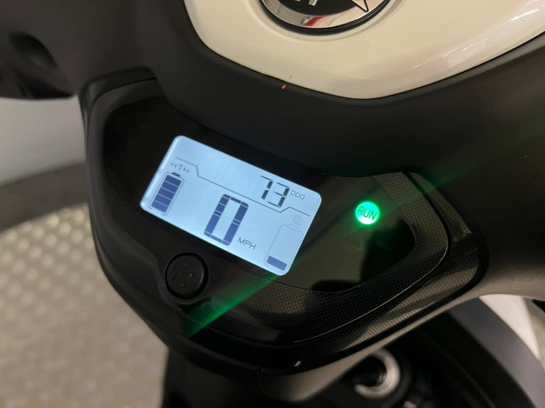 Yamaha Neos 2022 72 Plate Twin Battery  Moped Ride from 16 years / 45 mile range