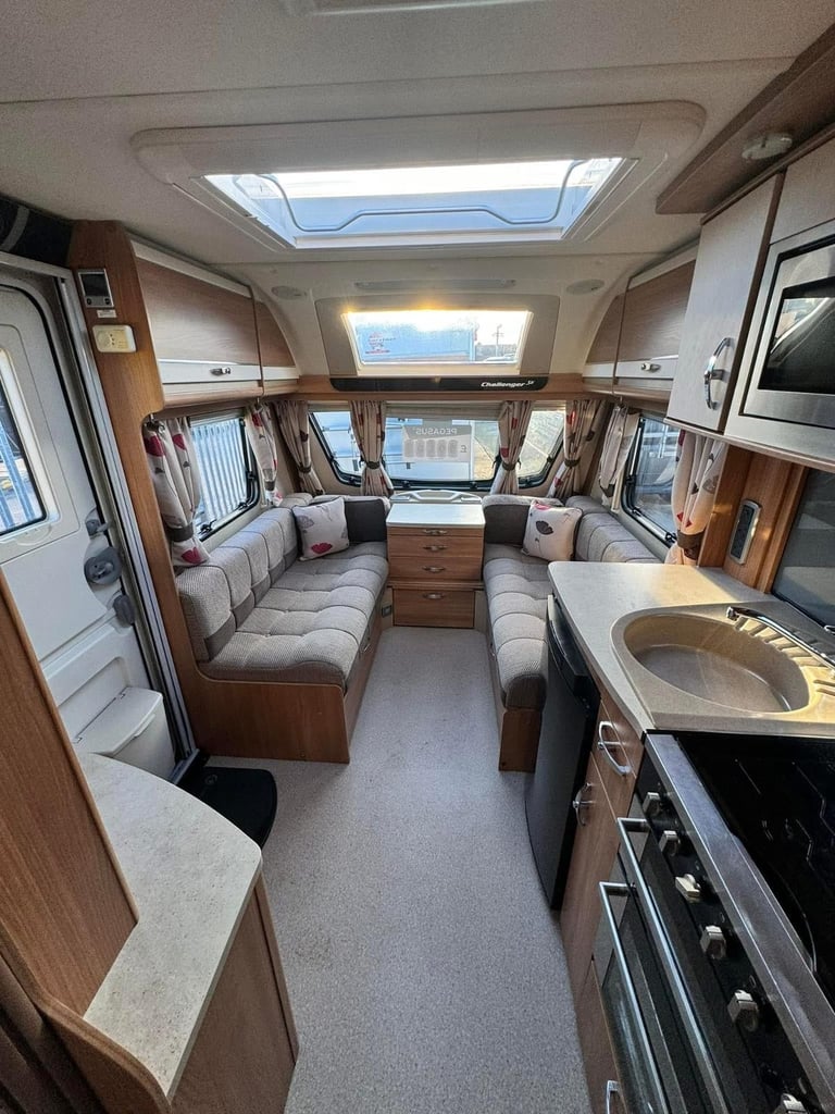 Swift Challenger SE 580 Transverse Island Bed Full Rear Bathroom