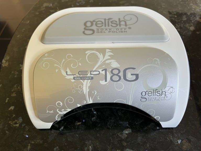 GELISH GEL LAMP 18G ( brand new)