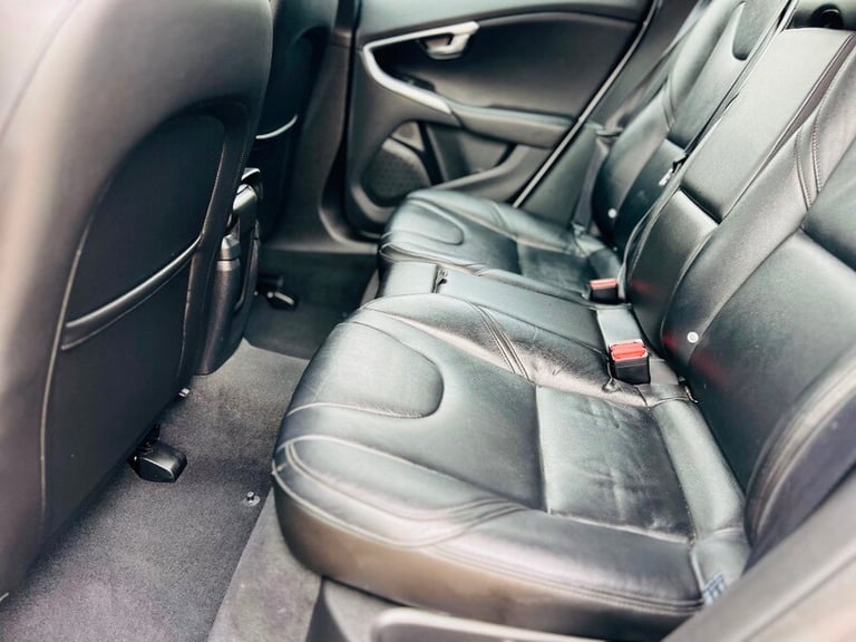 2014 Volvo V40 1.6 D2 SE Lux Hatchback 5dr Diesel Manual Euro 5 (s/s) (115 ps) HATCHBACK Diesel M...