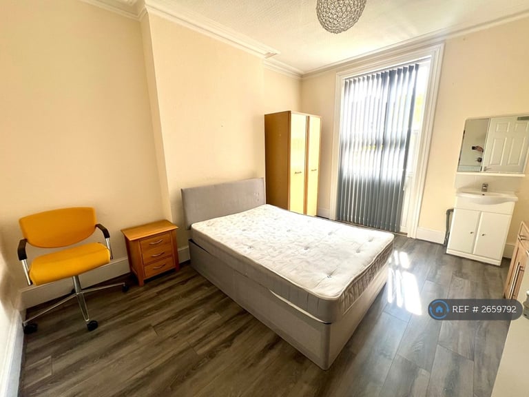 6 bedroom house in Radford Road, Leamington Spa, CV31 (6 bed) (#2659792)