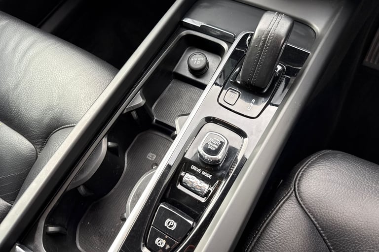 2019 Volvo XC60 2.0 B4 MHEV Momentum Auto AWD Euro 6 (s/s) 5dr SUV DIESEL Automatic