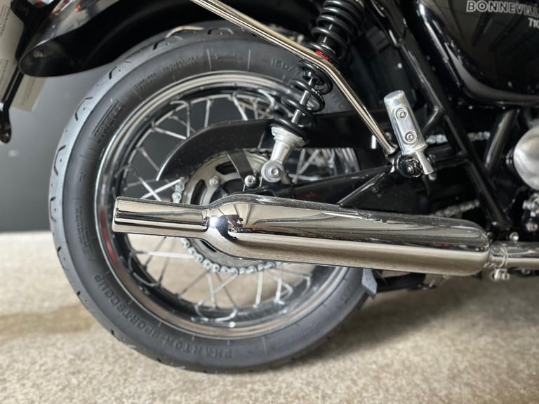 STUNNING LOW MILEAGE 2020/20 TRIUMPH BONNEVILLE T100 MOTORCYCLE