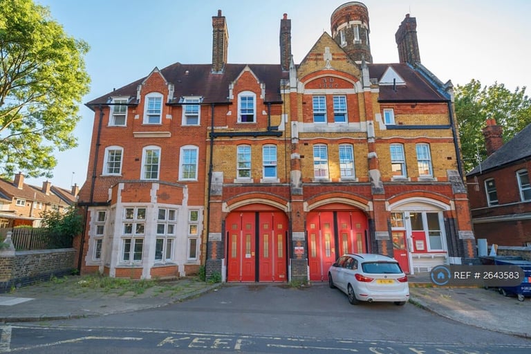 1 bedroom flat in Sunbury Street, London, SE18 (1 bed) (#2643583)