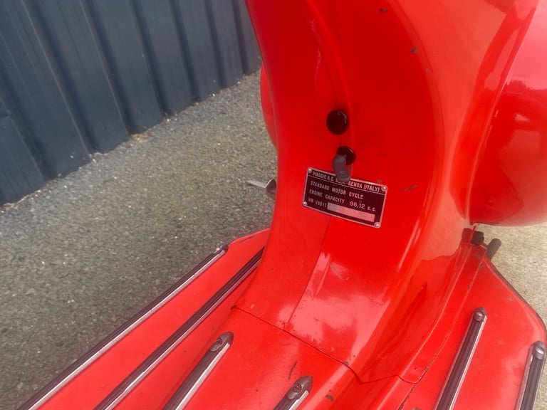 VESPA 100 1981 uk 