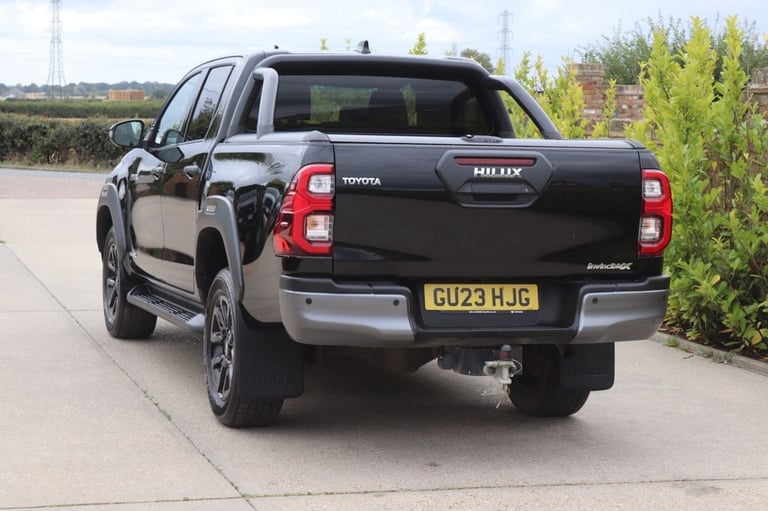 2023 Toyota Hilux 2.8 D-4D Invincible X Pickup Double Cab 4dr Diesel Auto 4WD Euro 6 (s/s) (2 PIC...