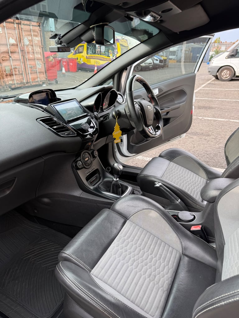 2015 (65) Ford Fiesta ST180 1.6 | 3dr | Petrol | Manual | White | 91,744 Miles