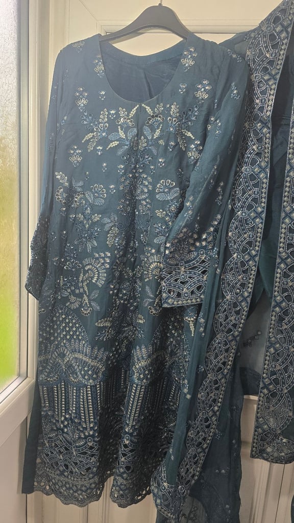 Embroidered Chiffon Zinc colour beautifull original designer dress 3 pieces,only wore 3 hours