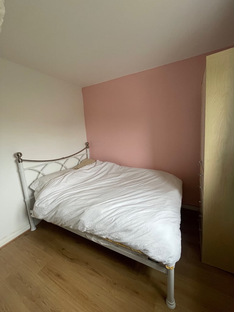 image for  White metal bed