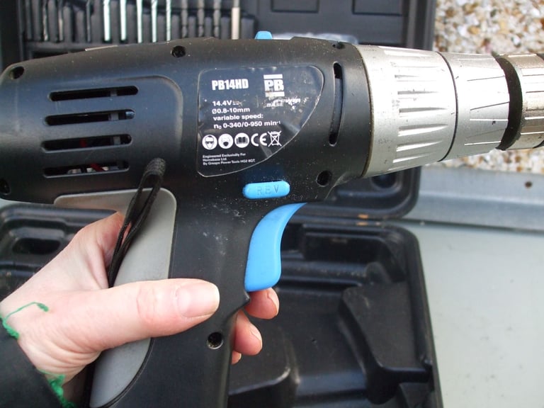 CORDLESS HAMMER DRILL & DRILL SET