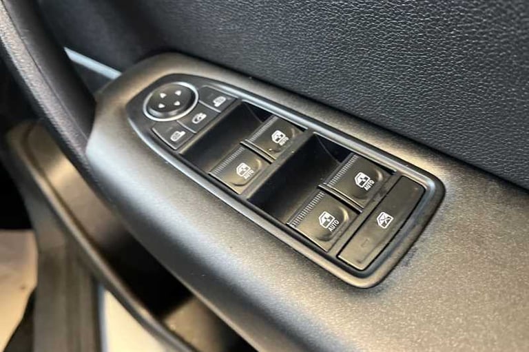 2020 Renault Captur 1.0 TCE 100 ICONIC 5DR Hatchback Petrol Manual