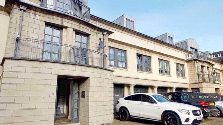 3 bedroom flat in Cavalry Park Drive, Edinburgh, EH15 (3 bed) (#2662974)