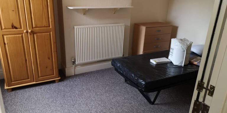 DSS only shared house. Lovely House Share on quiet residential Street close to High Street