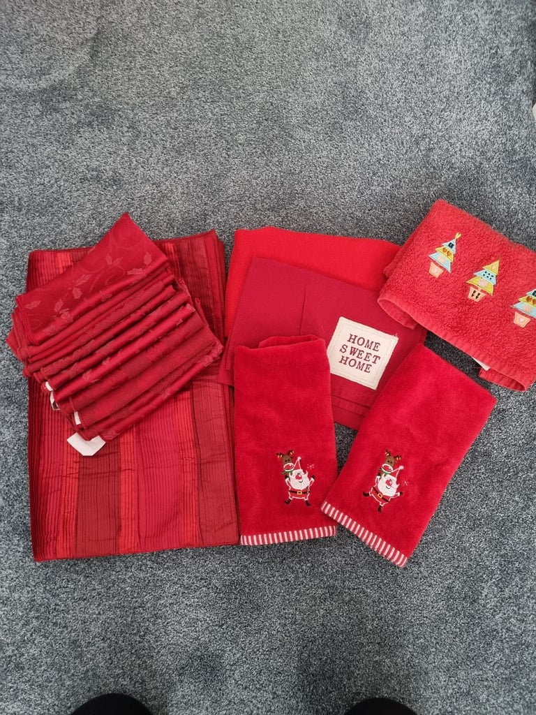 image for Red Christmas Table Dressings