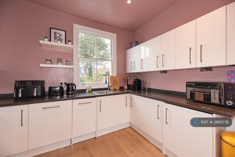 2 bedroom flat in Cavendish Road, London, SW12 (2 bed) (#2661578)