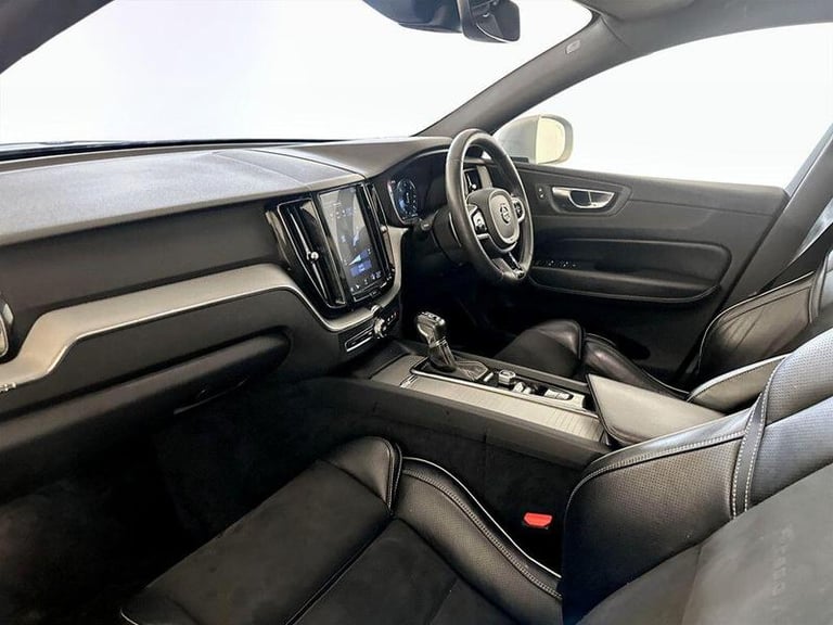 2018 Volvo XC60 2.0 D4 R DESIGN 5dr AWD Geartronic ESTATE DIESEL Automatic