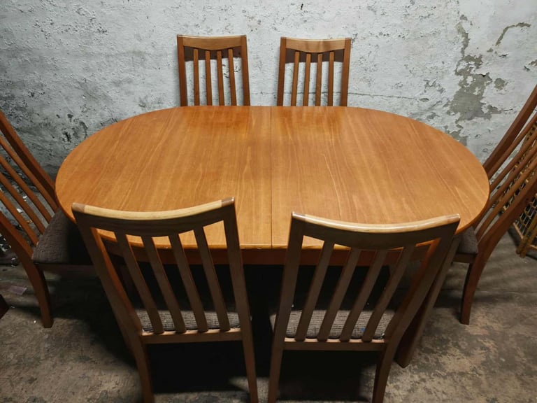 image for Extredable dining table & 6 chairs