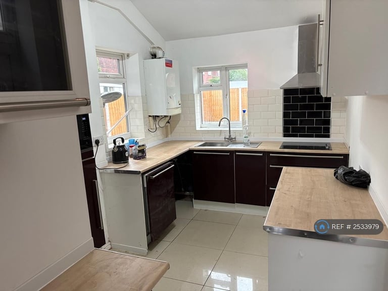 4 bedroom house in Newhall Lane, Bolton, BL1 (4 bed) (#2533979)