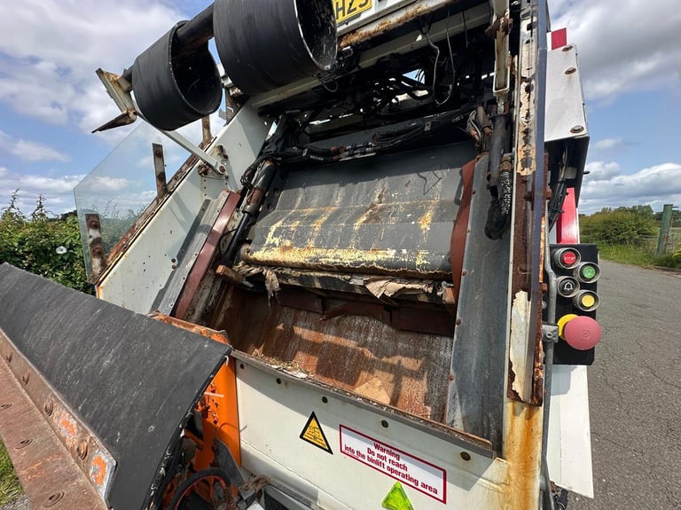 Mitsubishi Canter 7C15 4 X 2 Refuse Truck