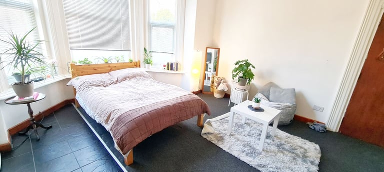 Studio flat - Shirley - BILLS INC - Available 19th December 2025