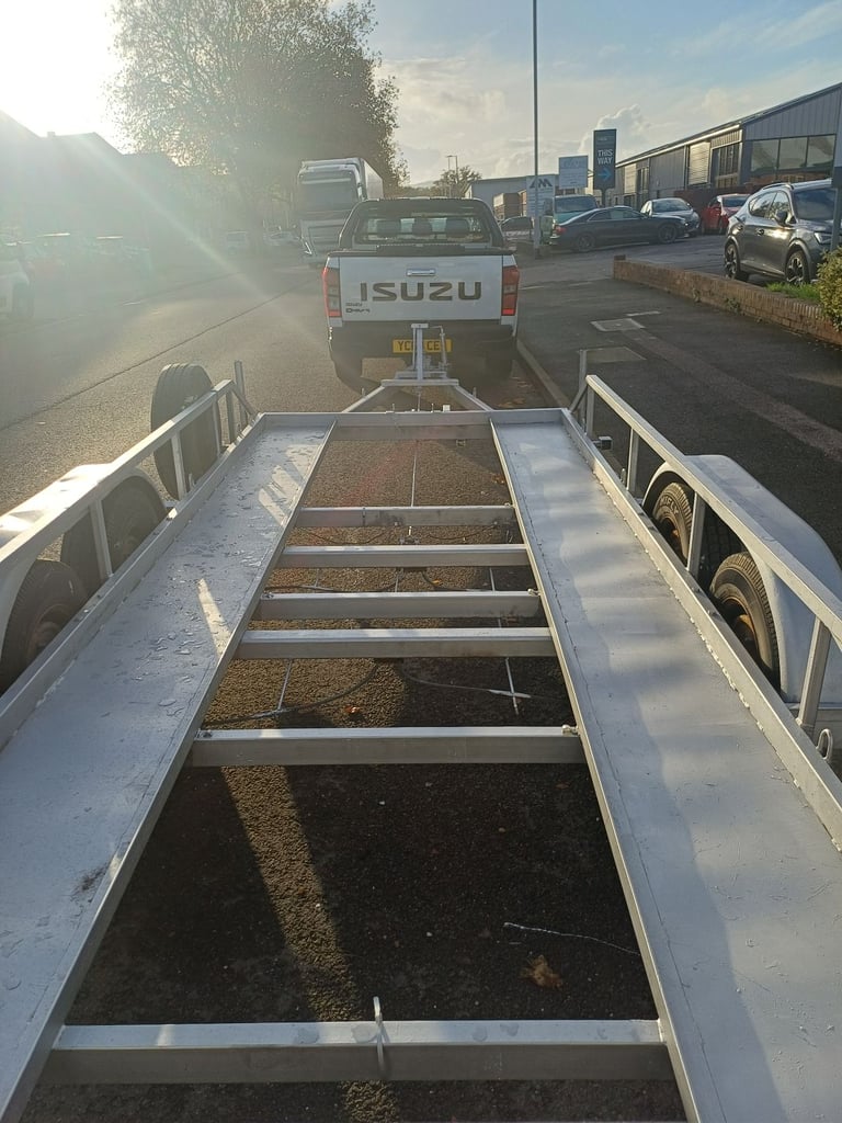 Car transporter trailer 