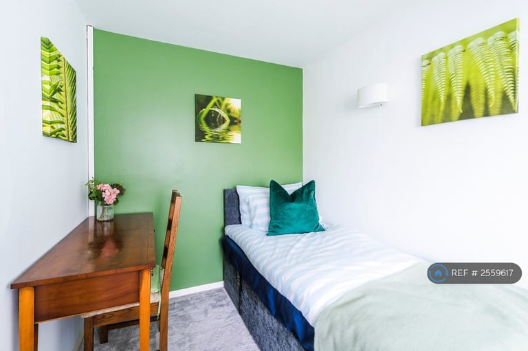 4 bedroom house in Waveney Rise, Oadby, Leicester, LE2 (4 bed) (#2559617)