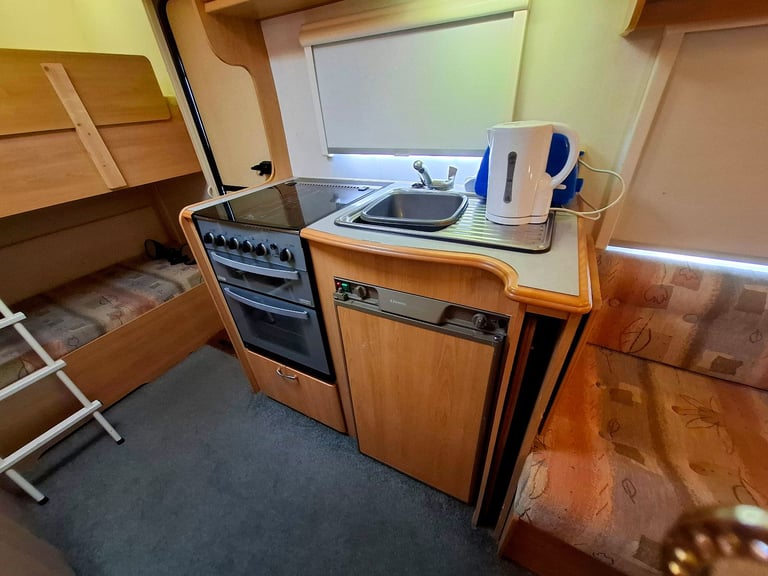 Lighweight 4 berth Lunar Zenith caravan 2004 year 