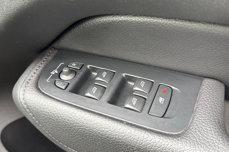 2019 Volvo XC60 2.0 B4 MHEV Momentum Auto AWD Euro 6 (s/s) 5dr SUV DIESEL Automatic