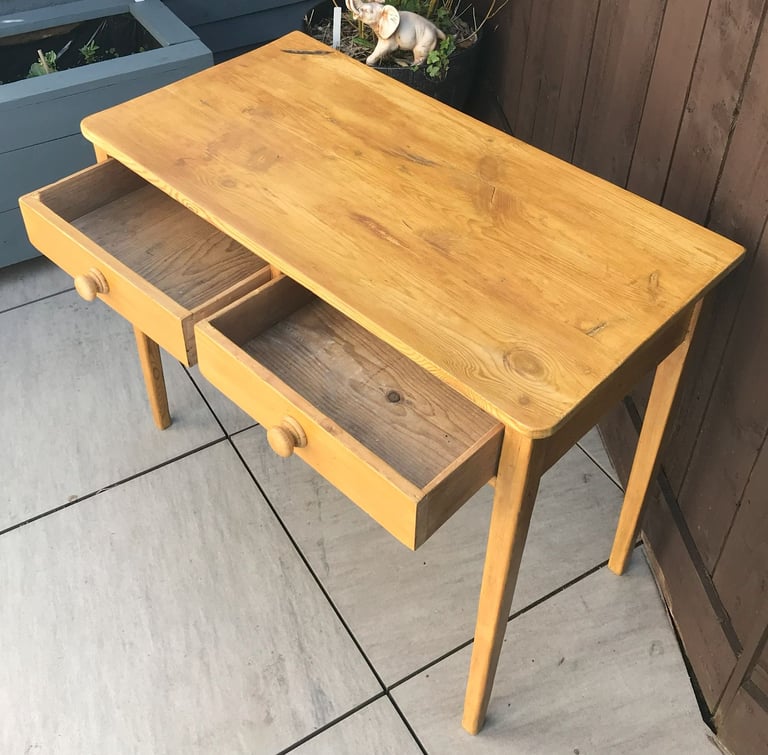 A VICTORIAN PINE SIDE TABLE