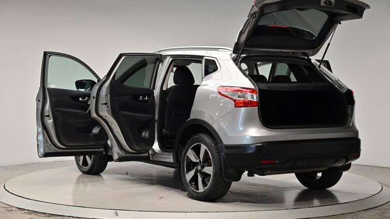 2015 Nissan Qashqai 1.6 dCi n-tec+ XTRON 2WD Euro 6 (s/s) 5dr HATCHBACK Diesel Automatic