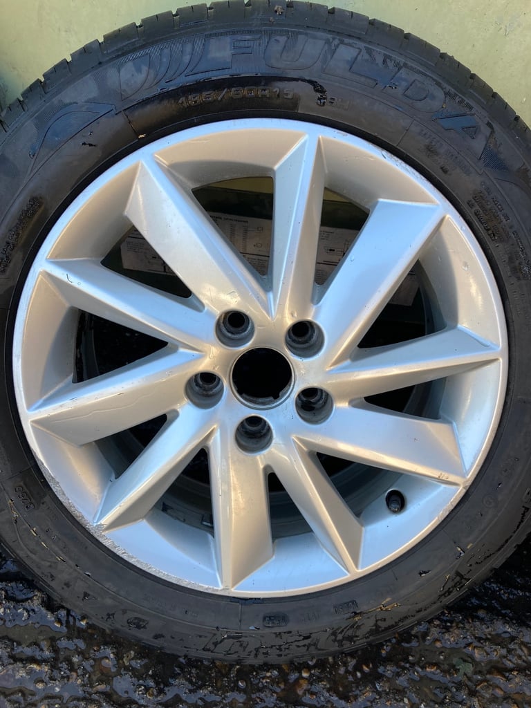 Seat Ibiza Alloy Wheels With Nearly New  185/60/15 Fulda Tyres. 6jx15 6J0601025m