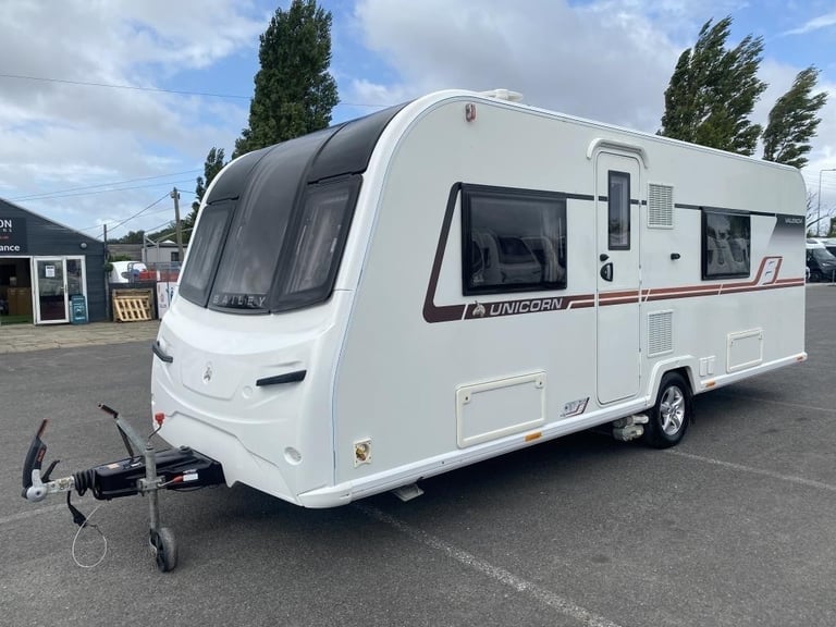 2018 BAILEY UNICORN VALENCIA 4 BERTH TOURING CARAVAN