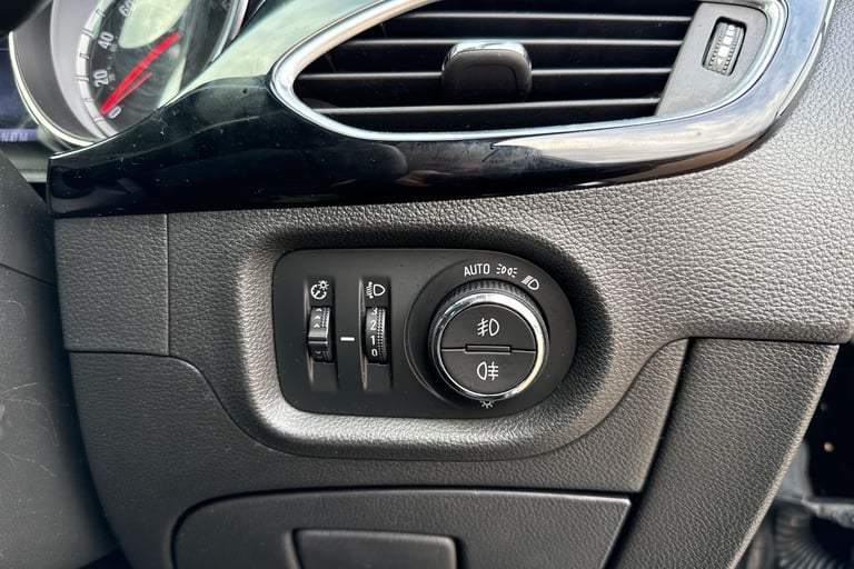 2019 Vauxhall Astra 1.6 CDTi 16V 136 Elite Nav 5dr Auto Hatchback DIESEL Automatic