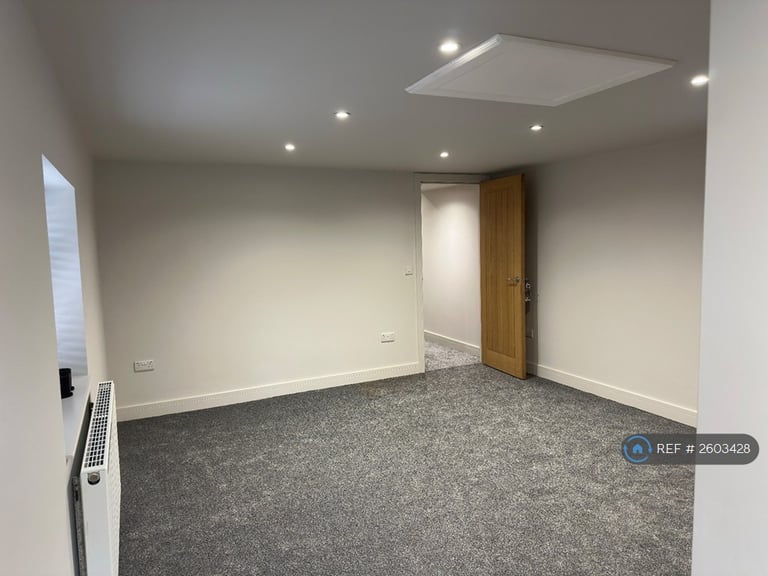 3 bedroom flat in High Street, Worksop, S80 (3 bed) (#2603428)