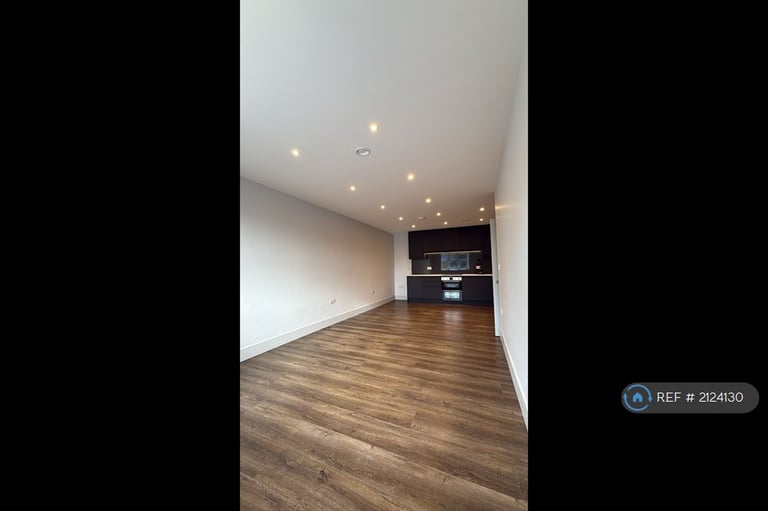 2 bedroom flat in Luton Road, Chatham, ME4 (2 bed) (#2124130)