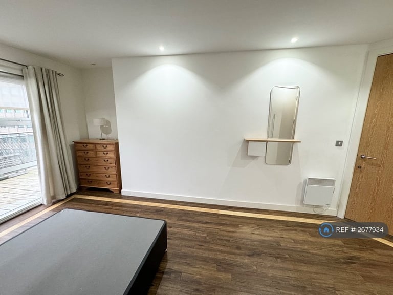 2 bedroom flat in Park View, Cardiff, CF10 (2 bed) (#2677934)