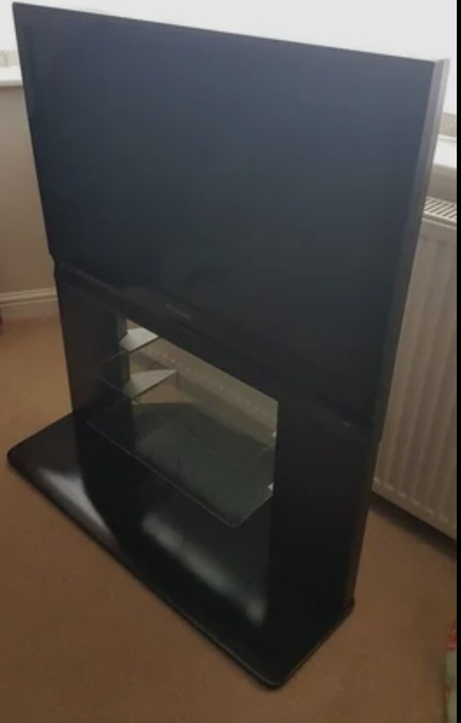 Tv Panasonic tv with stand reduced 