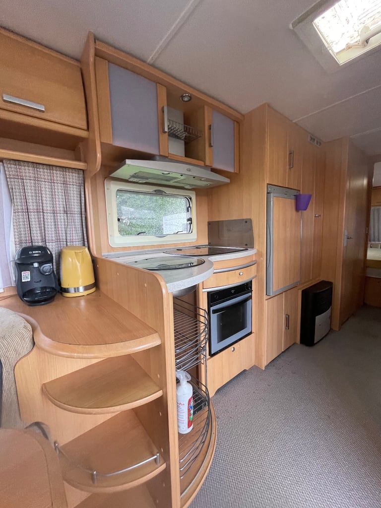 Tec Travel King Luxury High Spec 7 Berth Caravan, 2008 Fixed Bed & Fixed Side Bunk Beds