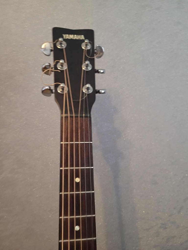 Acoustic guitar solid top yamaha 