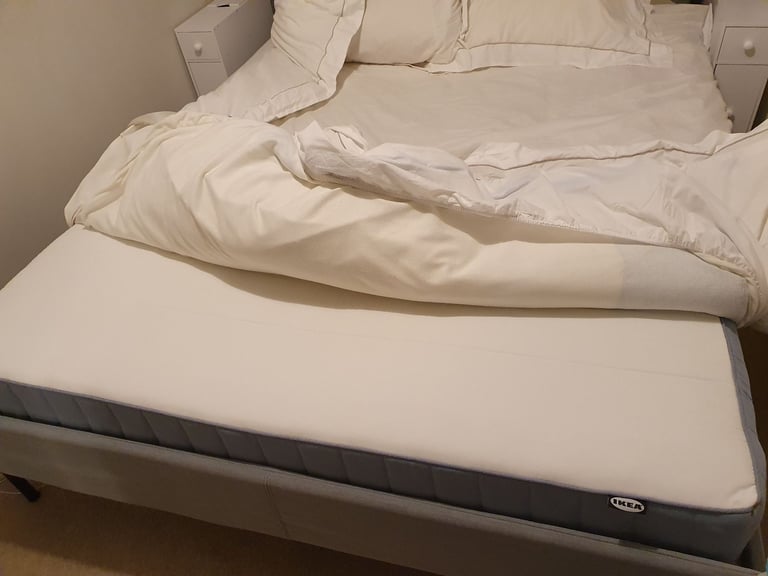 Standard double bed with mattress