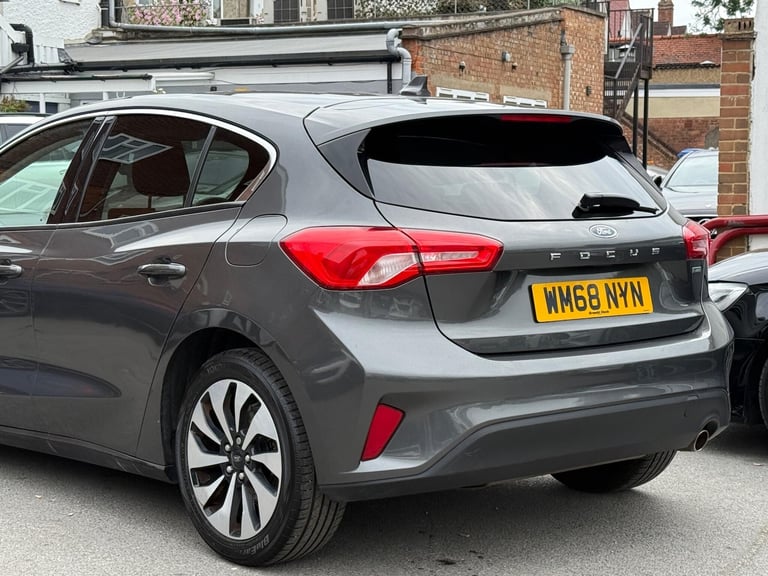 2018 Ford Focus 1.0T EcoBoost Zetec Euro 6 (s/s) 5dr HATCHBACK Petrol Manual