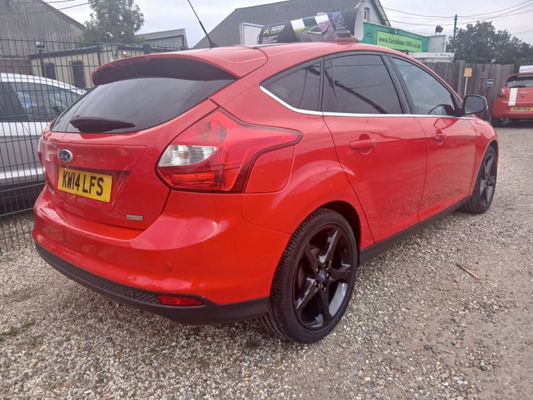 2014 Ford Focus 1.0 125 EcoBoost Titanium Navigator 5dr HATCHBACK Petrol Manual